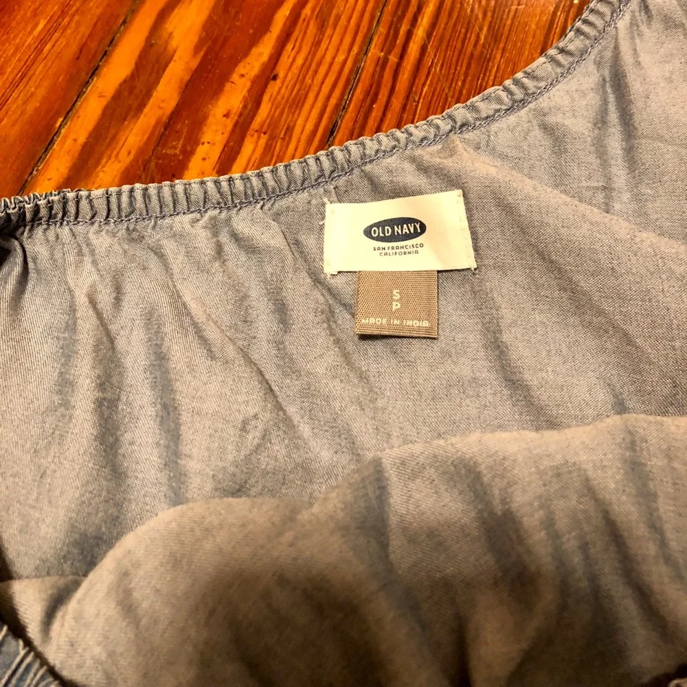Old Navy Chambray Style Top - Picture 5 of 12